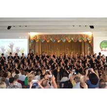 Meno kolektyvų baigiamasis koncertas „Pasveikinkim vieni kitus“